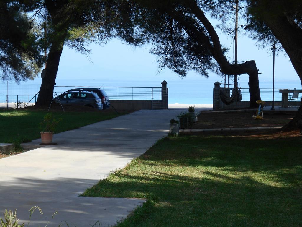 Brunello Seaside Apartments Lefkáda Buitenkant foto
